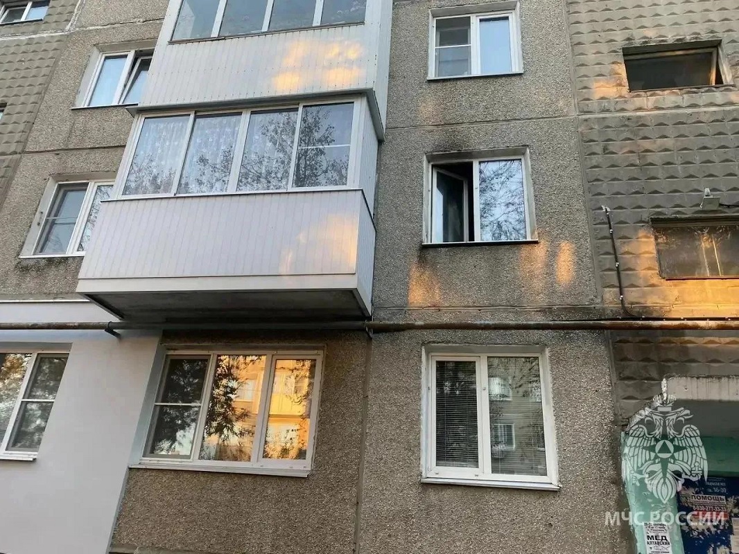 18 человек эвакуировали из-за пожара в многоквартирном доме в Решетихе