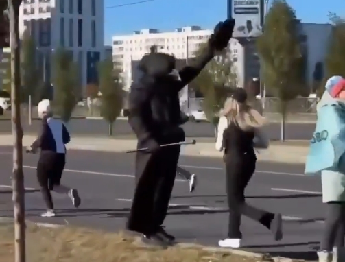«Чумного доктора» встретили на улицах Нижнего Новгорода