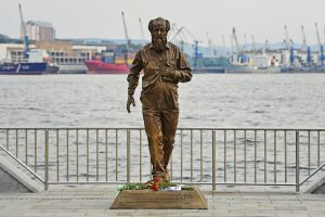 Солженицына сдвинули с места: зачем во Владивостоке демонтируют памятник писателю
