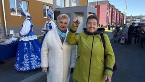 Ключи от новых квартир вручили переселенцам из аварийного фонда в Володарске