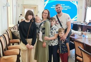 «Главное — быть настоящим»: лучшие папы страны поделились советами по воспитанию детей