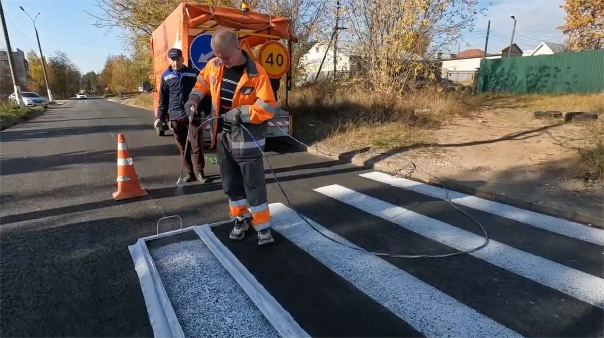 В Дзержинске идет обновление разметки, светофоров и дорожных знаков