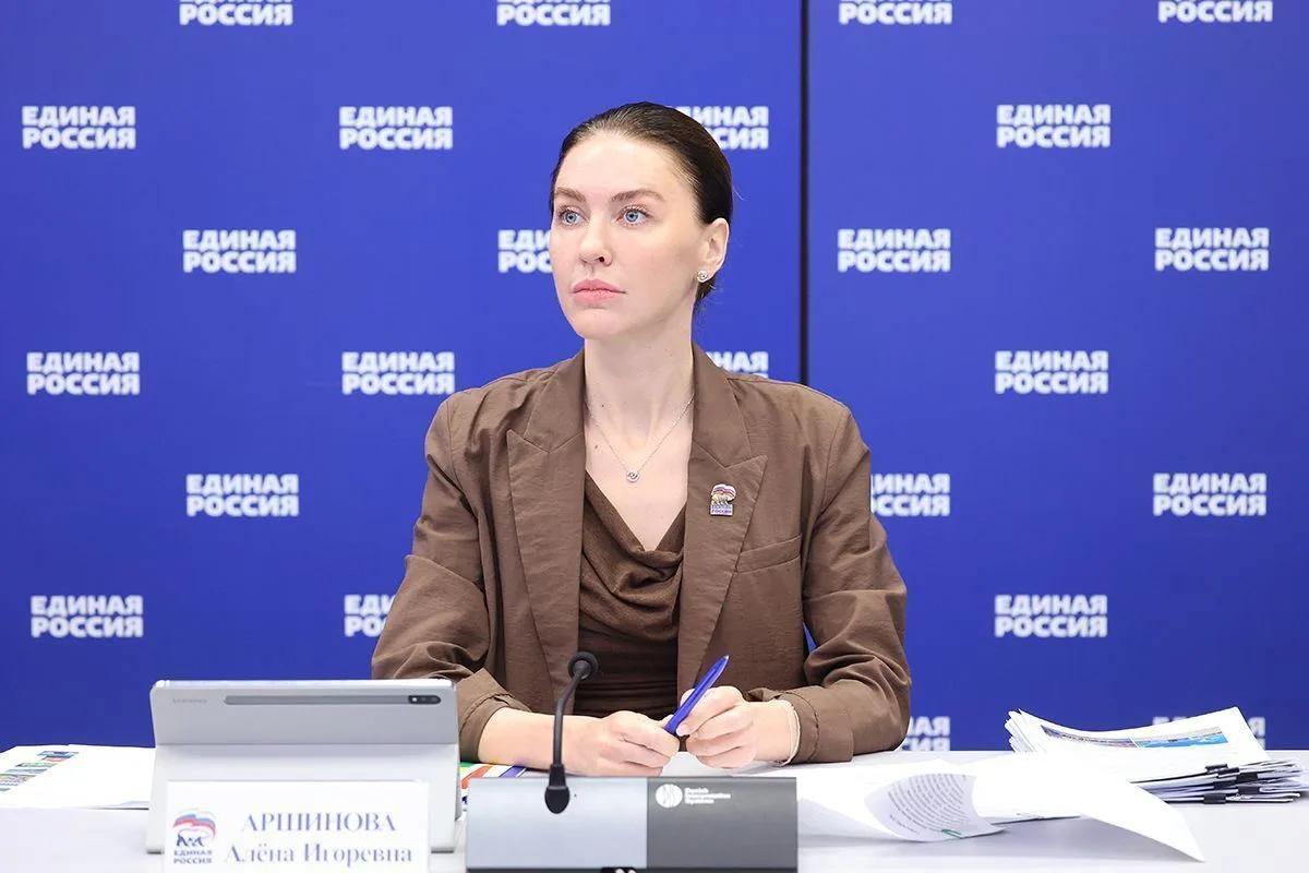 По инициативе «Единой России» закреплен особый статус педагогов
