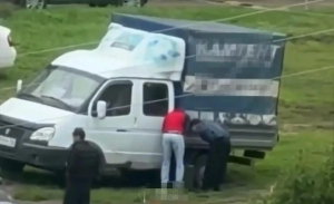 Полиция ищет нижегородцев, которые сливали бензин с автомобиля в Сормове