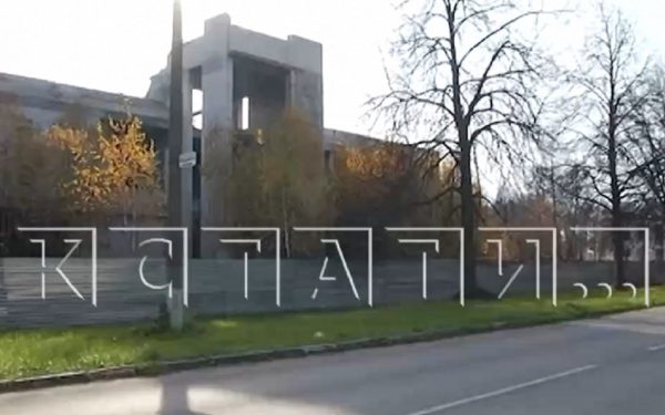 В Заволжье подросток упал с третьего этажа заброшенного кинотеатра