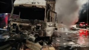 Грузовик с плиткой загорелся после ДТП на трассе М‑12 в Нижегородской области