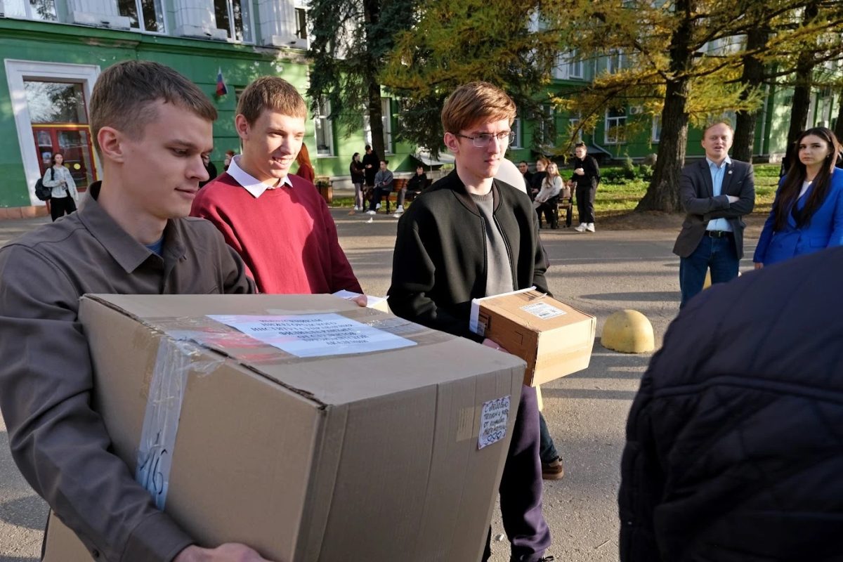 Нижегородские студенты доставили гуманитарную помощь участникам СВО в Луганске