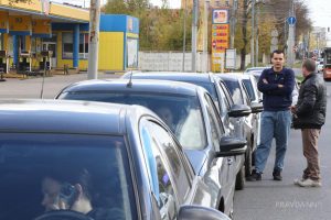 «Заправить машину — тот еще квест»: что думают нижегородцы о ситуации с бензином
