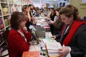 Легкое чтение: почему люди перестали покупать серьезные книги