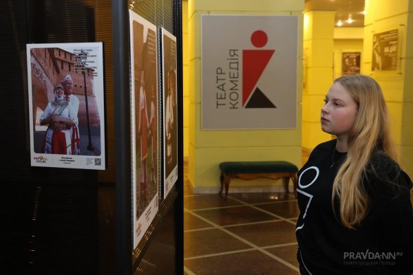 Выставка «Мировые соседи» открылась в холле театра «Комедiя»