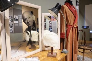 Выставка «Искусство быть настоящим», приуроченной к 100-летию Евгения Евстигнеева.